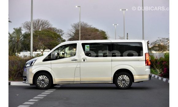 Buy Import Toyota Granvia White Car in Import - Dubai in Great Comore Buy Import Toyota Granvia White Car in Import - Dubai in Great Comore