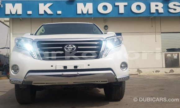 Acheter Import Voiture Toyota Land Cruiser Blanc à Import - Dubai, Grande Comore Acheter Import Voiture Toyota Land Cruiser Blanc à Import - Dubai, Grande Comore