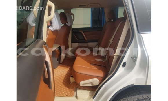 Acheter Import Voiture Toyota Land Cruiser Blanc à Import - Dubai, Grande Comore Acheter Import Voiture Toyota Land Cruiser Blanc à Import - Dubai, Grande Comore