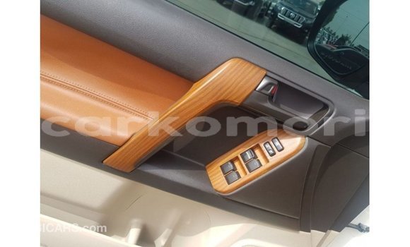 Acheter Import Voiture Toyota Land Cruiser Blanc à Import - Dubai, Grande Comore Acheter Import Voiture Toyota Land Cruiser Blanc à Import - Dubai, Grande Comore