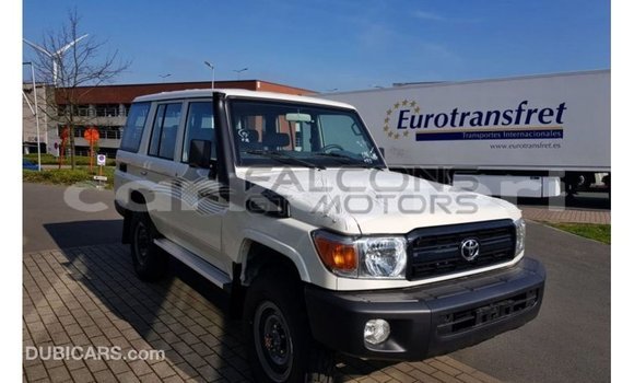 Acheter Import Voiture Toyota Land Cruiser Blanc à Import - Dubai, Grande Comore Acheter Import Voiture Toyota Land Cruiser Blanc à Import - Dubai, Grande Comore