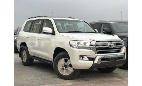 Acheter Import Voiture Toyota Land Cruiser Blanc à Import - Dubai, Grande Comore Acheter Import Voiture Toyota Land Cruiser Blanc à Import - Dubai, Grande Comore