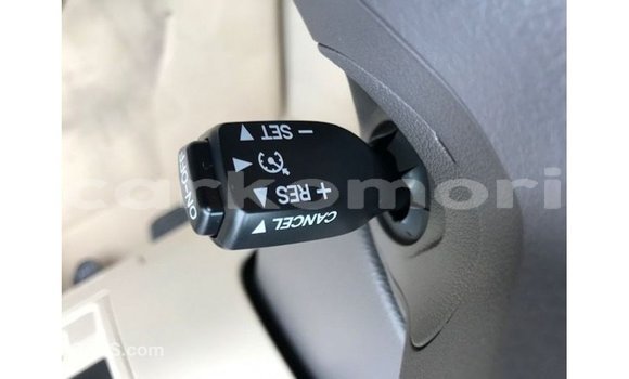 Acheter Import Voiture Toyota Land Cruiser Blanc à Import - Dubai, Grande Comore Acheter Import Voiture Toyota Land Cruiser Blanc à Import - Dubai, Grande Comore