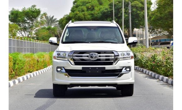 Buy Import Toyota Land Cruiser White Car in Import - Dubai in Great Comore Buy Import Toyota Land Cruiser White Car in Import - Dubai in Great Comore