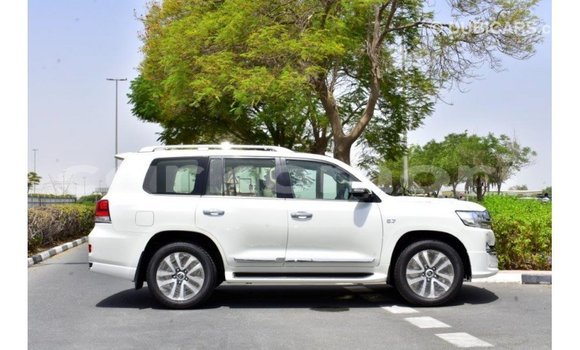 Buy Import Toyota Land Cruiser White Car in Import - Dubai in Great Comore Buy Import Toyota Land Cruiser White Car in Import - Dubai in Great Comore