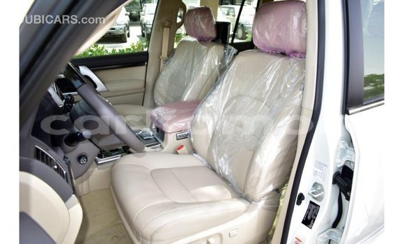 Buy Import Toyota Land Cruiser White Car in Import - Dubai in Great Comore Buy Import Toyota Land Cruiser White Car in Import - Dubai in Great Comore