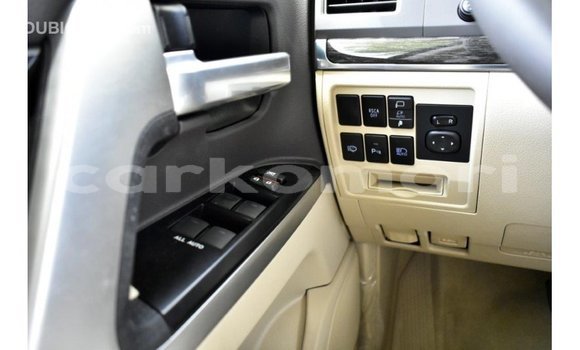 Buy Import Toyota Land Cruiser White Car in Import - Dubai in Great Comore Buy Import Toyota Land Cruiser White Car in Import - Dubai in Great Comore