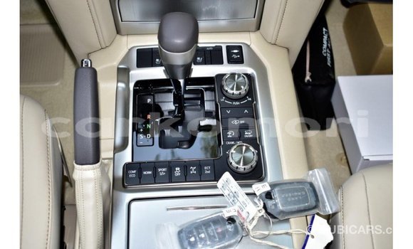 Buy Import Toyota Land Cruiser White Car in Import - Dubai in Great Comore Buy Import Toyota Land Cruiser White Car in Import - Dubai in Great Comore