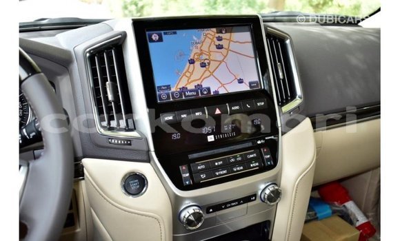 Buy Import Toyota Land Cruiser White Car in Import - Dubai in Great Comore Buy Import Toyota Land Cruiser White Car in Import - Dubai in Great Comore