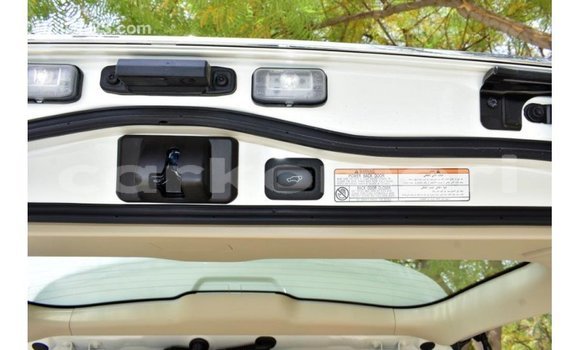 Buy Import Toyota Land Cruiser White Car in Import - Dubai in Great Comore Buy Import Toyota Land Cruiser White Car in Import - Dubai in Great Comore