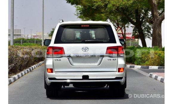 Buy Import Toyota Land Cruiser White Car in Import - Dubai in Great Comore Buy Import Toyota Land Cruiser White Car in Import - Dubai in Great Comore