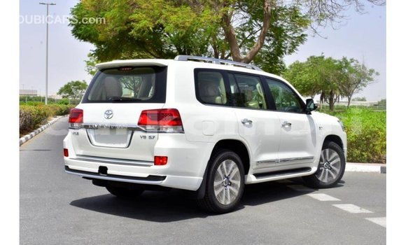 Buy Import Toyota Land Cruiser White Car in Import - Dubai in Great Comore Buy Import Toyota Land Cruiser White Car in Import - Dubai in Great Comore
