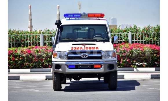 Buy Import Toyota Land Cruiser White Car in Import - Dubai in Great Comore Buy Import Toyota Land Cruiser White Car in Import - Dubai in Great Comore