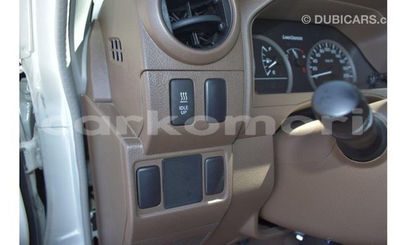 Buy Import Toyota Land Cruiser White Car in Import - Dubai in Great Comore Buy Import Toyota Land Cruiser White Car in Import - Dubai in Great Comore