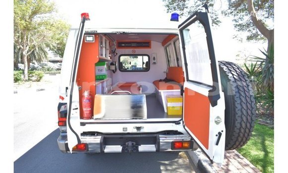 Buy Import Toyota Land Cruiser White Car in Import - Dubai in Great Comore Buy Import Toyota Land Cruiser White Car in Import - Dubai in Great Comore