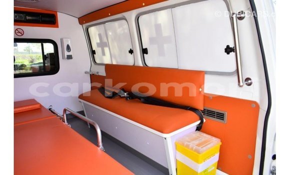 Buy Import Toyota Land Cruiser White Car in Import - Dubai in Great Comore Buy Import Toyota Land Cruiser White Car in Import - Dubai in Great Comore