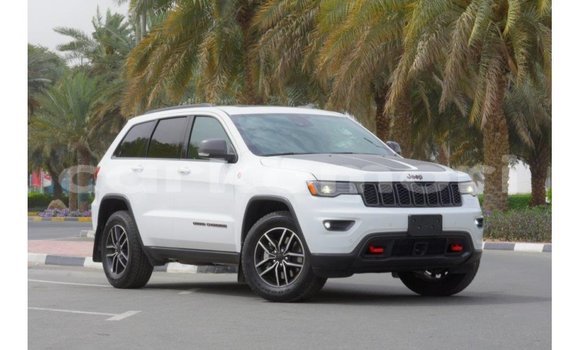 Acheter Import Voiture Jeep Grand Cherokee Blanc à Import - Dubai, Grande Comore