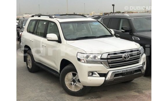 Buy Import Toyota Land Cruiser White Car in Import - Dubai in Great Comore Buy Import Toyota Land Cruiser White Car in Import - Dubai in Great Comore