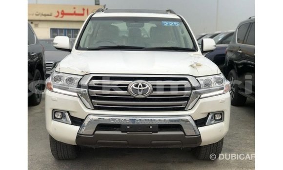 Buy Import Toyota Land Cruiser White Car in Import - Dubai in Great Comore Buy Import Toyota Land Cruiser White Car in Import - Dubai in Great Comore