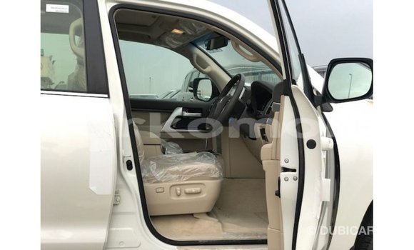 Buy Import Toyota Land Cruiser White Car in Import - Dubai in Great Comore Buy Import Toyota Land Cruiser White Car in Import - Dubai in Great Comore