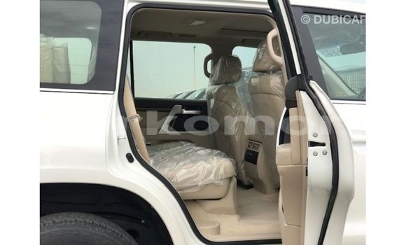 Buy Import Toyota Land Cruiser White Car in Import - Dubai in Great Comore Buy Import Toyota Land Cruiser White Car in Import - Dubai in Great Comore