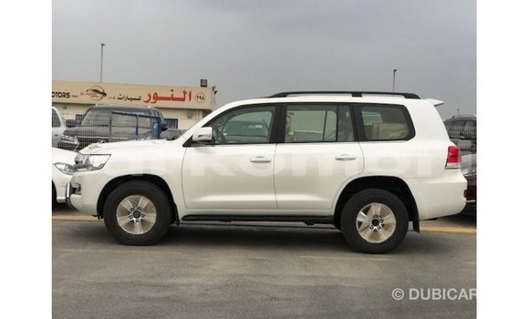 Buy Import Toyota Land Cruiser White Car in Import - Dubai in Great Comore Buy Import Toyota Land Cruiser White Car in Import - Dubai in Great Comore