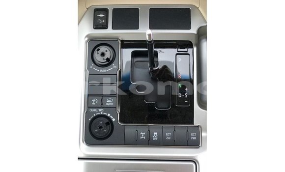 Buy Import Toyota Land Cruiser White Car in Import - Dubai in Great Comore Buy Import Toyota Land Cruiser White Car in Import - Dubai in Great Comore