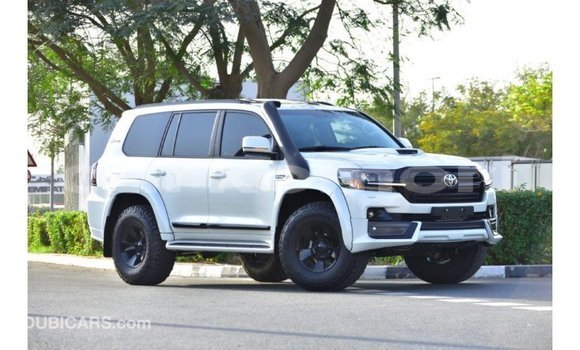 Buy Import Toyota Land Cruiser White Car in Import - Dubai in Great Comore Buy Import Toyota Land Cruiser White Car in Import - Dubai in Great Comore