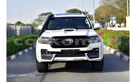 Buy Import Toyota Land Cruiser White Car in Import - Dubai in Great Comore Buy Import Toyota Land Cruiser White Car in Import - Dubai in Great Comore