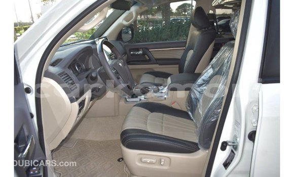 Buy Import Toyota Land Cruiser White Car in Import - Dubai in Great Comore Buy Import Toyota Land Cruiser White Car in Import - Dubai in Great Comore