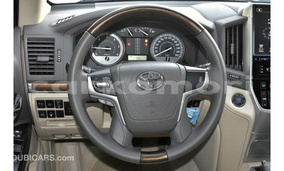 Buy Import Toyota Land Cruiser White Car in Import - Dubai in Great Comore Buy Import Toyota Land Cruiser White Car in Import - Dubai in Great Comore