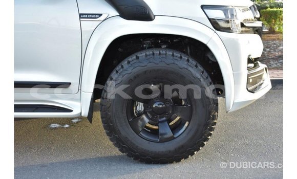 Buy Import Toyota Land Cruiser White Car in Import - Dubai in Great Comore Buy Import Toyota Land Cruiser White Car in Import - Dubai in Great Comore