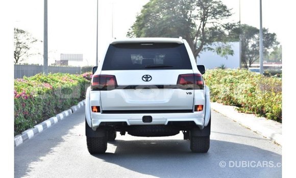 Buy Import Toyota Land Cruiser White Car in Import - Dubai in Great Comore Buy Import Toyota Land Cruiser White Car in Import - Dubai in Great Comore