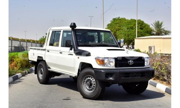 Buy Import Toyota Land Cruiser White Car in Import - Dubai in Great Comore Buy Import Toyota Land Cruiser White Car in Import - Dubai in Great Comore