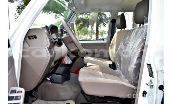 Buy Import Toyota Land Cruiser White Car in Import - Dubai in Great Comore Buy Import Toyota Land Cruiser White Car in Import - Dubai in Great Comore