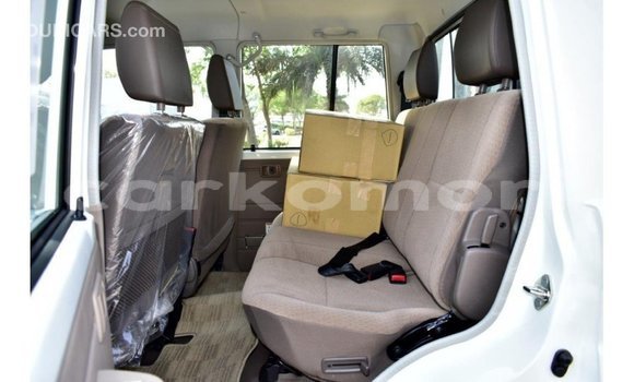 Buy Import Toyota Land Cruiser White Car in Import - Dubai in Great Comore Buy Import Toyota Land Cruiser White Car in Import - Dubai in Great Comore