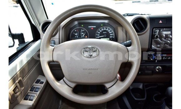 Buy Import Toyota Land Cruiser White Car in Import - Dubai in Great Comore Buy Import Toyota Land Cruiser White Car in Import - Dubai in Great Comore