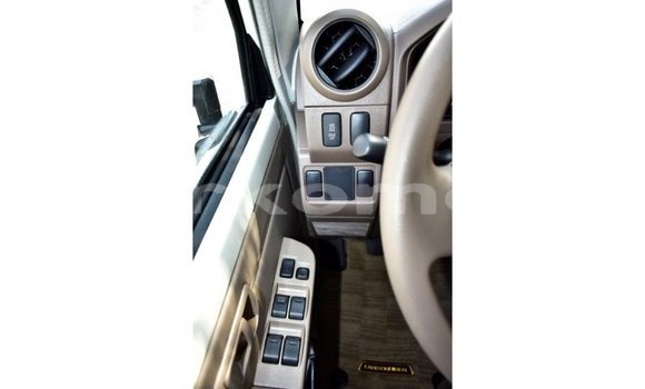 Buy Import Toyota Land Cruiser White Car in Import - Dubai in Great Comore Buy Import Toyota Land Cruiser White Car in Import - Dubai in Great Comore