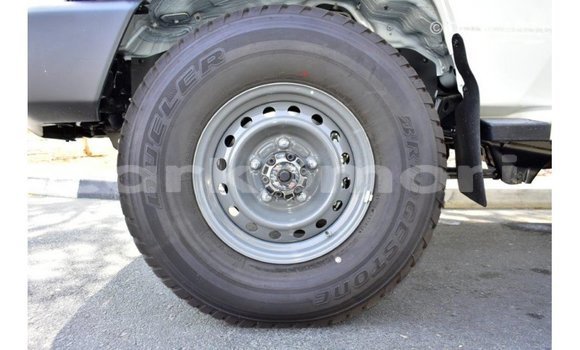 Buy Import Toyota Land Cruiser White Car in Import - Dubai in Great Comore Buy Import Toyota Land Cruiser White Car in Import - Dubai in Great Comore