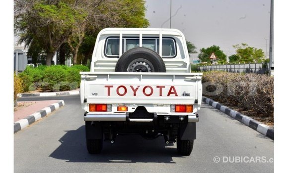 Buy Import Toyota Land Cruiser White Car in Import - Dubai in Great Comore Buy Import Toyota Land Cruiser White Car in Import - Dubai in Great Comore