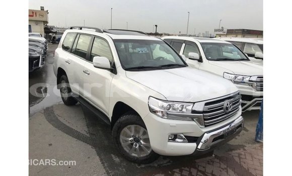 Acheter Import Voiture Toyota Land Cruiser Blanc à Import - Dubai, Grande Comore Acheter Import Voiture Toyota Land Cruiser Blanc à Import - Dubai, Grande Comore