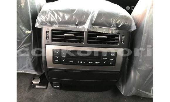 Acheter Import Voiture Toyota Land Cruiser Blanc à Import - Dubai, Grande Comore Acheter Import Voiture Toyota Land Cruiser Blanc à Import - Dubai, Grande Comore