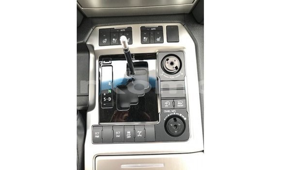 Acheter Import Voiture Toyota Land Cruiser Blanc à Import - Dubai, Grande Comore Acheter Import Voiture Toyota Land Cruiser Blanc à Import - Dubai, Grande Comore