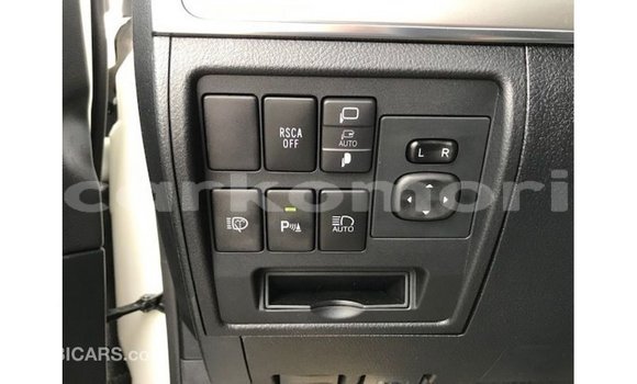 Acheter Import Voiture Toyota Land Cruiser Blanc à Import - Dubai, Grande Comore Acheter Import Voiture Toyota Land Cruiser Blanc à Import - Dubai, Grande Comore