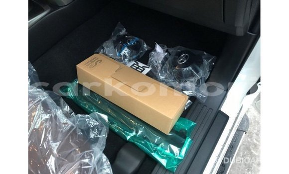 Buy Import Toyota 4Runner White Car in Import - Dubai in Great Comore Buy Import Toyota 4Runner White Car in Import - Dubai in Great Comore