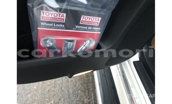 Buy Import Toyota 4Runner White Car in Import - Dubai in Great Comore Buy Import Toyota 4Runner White Car in Import - Dubai in Great Comore