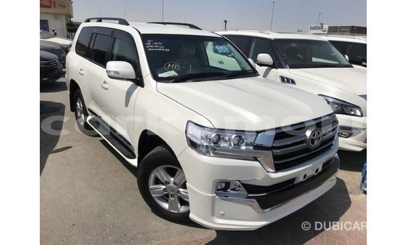 Buy Import Toyota Land Cruiser White Car in Import - Dubai in Great Comore Buy Import Toyota Land Cruiser White Car in Import - Dubai in Great Comore