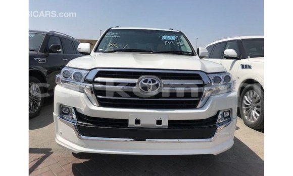 Buy Import Toyota Land Cruiser White Car in Import - Dubai in Great Comore Buy Import Toyota Land Cruiser White Car in Import - Dubai in Great Comore