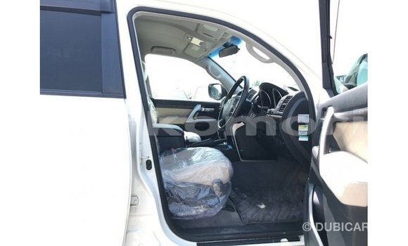Buy Import Toyota Land Cruiser White Car in Import - Dubai in Great Comore Buy Import Toyota Land Cruiser White Car in Import - Dubai in Great Comore