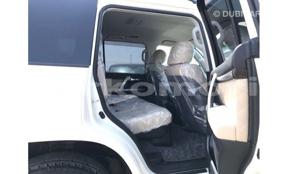 Buy Import Toyota Land Cruiser White Car in Import - Dubai in Great Comore Buy Import Toyota Land Cruiser White Car in Import - Dubai in Great Comore
